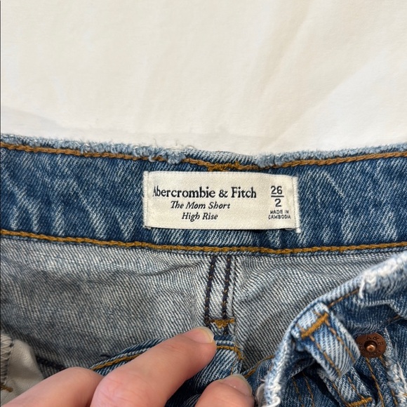 Abercrombie & Fitch Mom Jean Shorts Distressed Casual - Picture 2 of 3